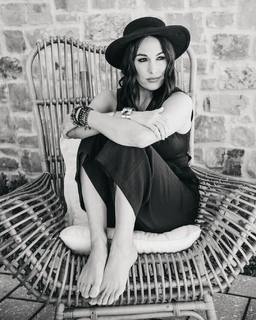 Brie Garcia feet photo thumbnail