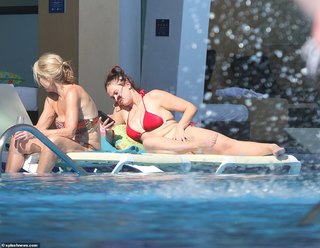 Vicky Pattison feet photo thumbnail