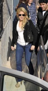 Shakira feet photo thumbnail