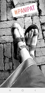 Kriti Sanon feet photo thumbnail
