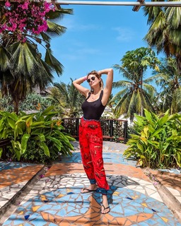Ashley James feet photo thumbnail