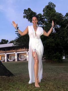 Adriane Galisteu feet photo thumbnail