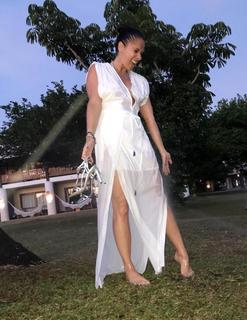 Adriane Galisteu feet photo thumbnail