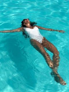 Adriane Galisteu feet photo thumbnail