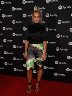 Rita Ora feet photo thumbnail