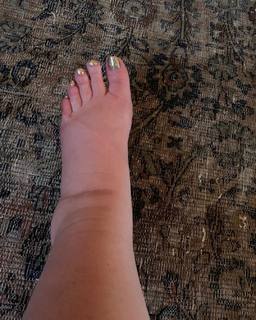 Jessica Simpson feet photo thumbnail
