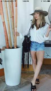 Fergie feet photo thumbnail