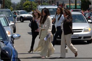 Vanessa Hudgens feet photo thumbnail