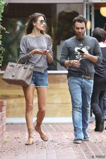 Alessandra Ambrosio feet photo thumbnail