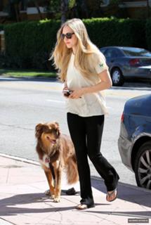 Amanda Seyfried feet photo thumbnail