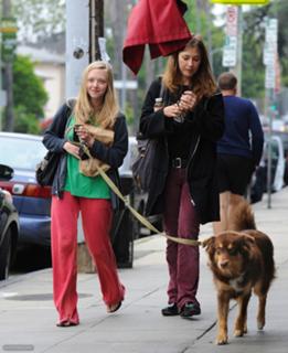 Amanda Seyfried feet photo thumbnail