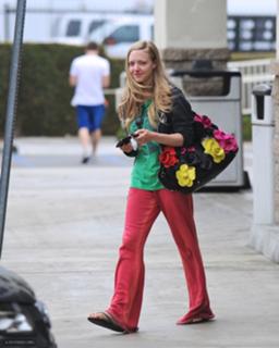 Amanda Seyfried feet photo thumbnail