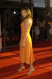 Daisy Fuentes feet photo thumbnail