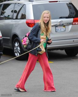 Amanda Seyfried feet photo thumbnail