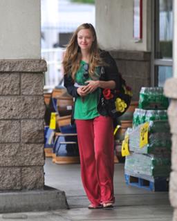 Amanda Seyfried feet photo thumbnail