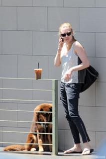 Amanda Seyfried feet photo thumbnail