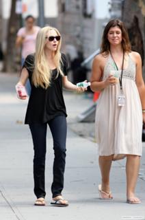 Amanda Seyfried feet photo thumbnail