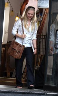 Amanda Seyfried feet photo thumbnail