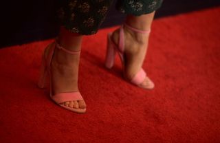 Emily Blunt feet photo thumbnail
