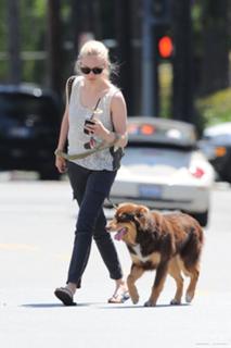 Amanda Seyfried feet photo thumbnail