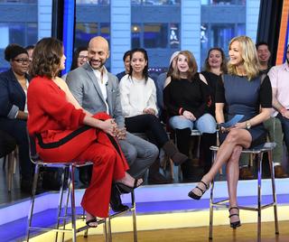 Cobie Smulders feet photo thumbnail