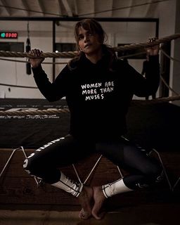 Halle Berry feet photo thumbnail