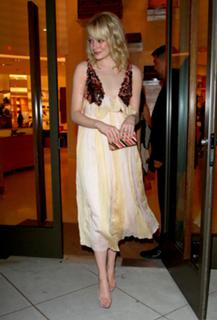Emma Stone feet photo thumbnail
