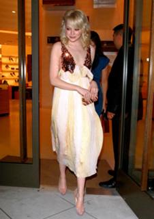 Emma Stone feet photo thumbnail