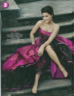 Maite Perroni feet photo thumbnail