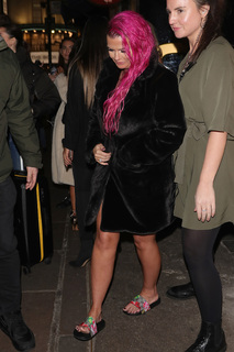 Kerry Katona feet photo thumbnail