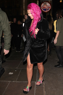 Kerry Katona feet photo thumbnail