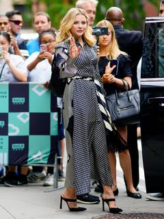 Chloë Grace Moretz feet photo thumbnail