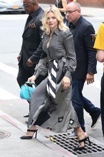 Chloë Grace Moretz feet photo thumbnail