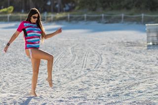 Claudia Romani feet photo thumbnail