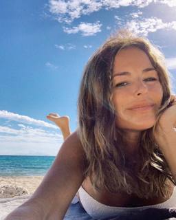 Kelly Bensimon feet photo thumbnail