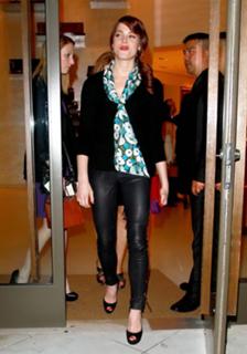 Ashley Greene feet photo thumbnail