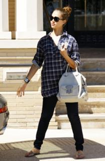 Jessica Alba feet photo thumbnail
