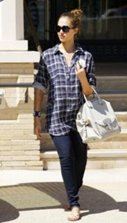 Jessica Alba feet photo thumbnail