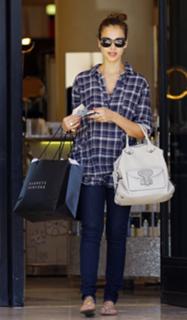 Jessica Alba feet photo thumbnail