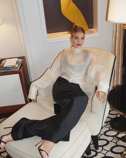 Rosie Huntington-Whiteley feet photo thumbnail