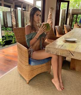 Nabilla Benattia feet photo thumbnail