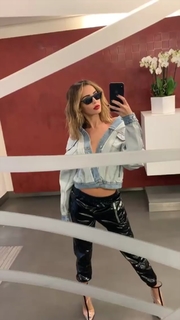 Nabilla Benattia feet photo thumbnail