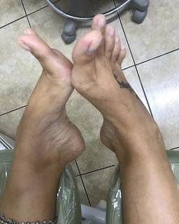 Karin Klemp feet photo thumbnail