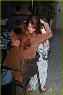 Sarah Hyland feet photo thumbnail