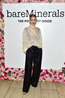 Rosie Huntington-Whiteley feet photo thumbnail