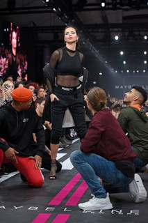Adriana Lima feet photo thumbnail