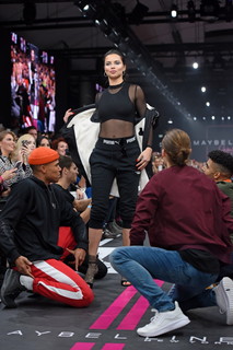 Adriana Lima feet photo thumbnail