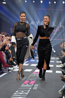 Adriana Lima feet photo thumbnail