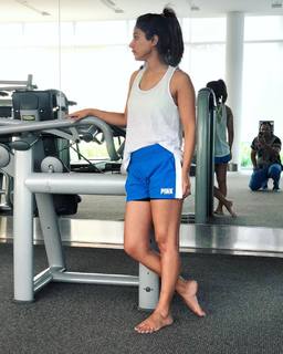 Hina Khan feet photo thumbnail