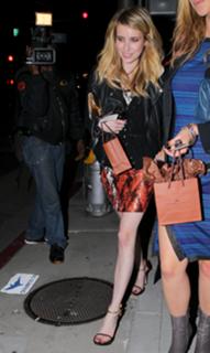 Emma Roberts feet photo thumbnail
